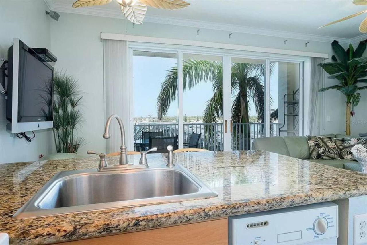 Bright Luxury Oceanfront Condo With Private Balcony And Hotel Pool St. Petersburg Ngoại thất bức ảnh