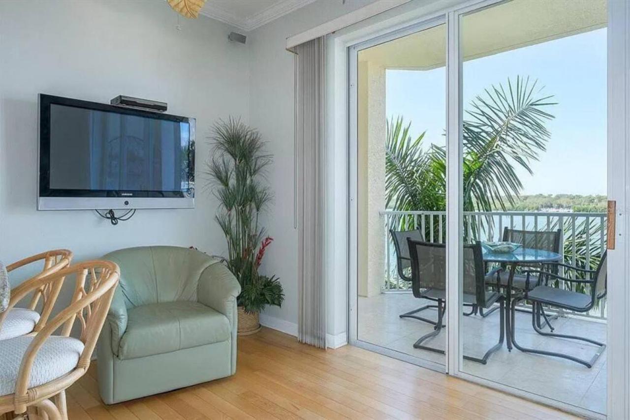 Bright Luxury Oceanfront Condo With Private Balcony And Hotel Pool St. Petersburg Ngoại thất bức ảnh